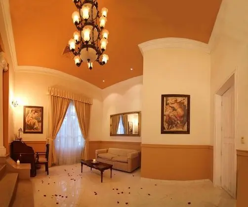 Master Suite with One King Bed & Spa Bath - Garden View