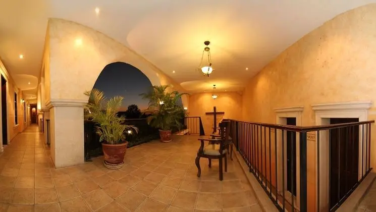 Master Suite with One King Bed & Spa Bath - Garden View