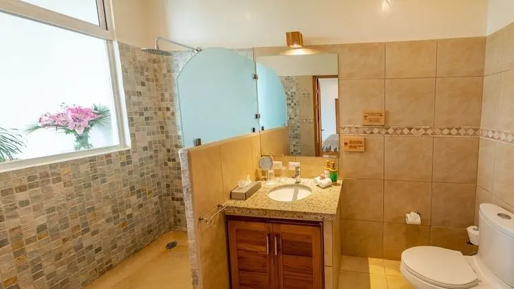 Süit (Jungle, One King Bed)