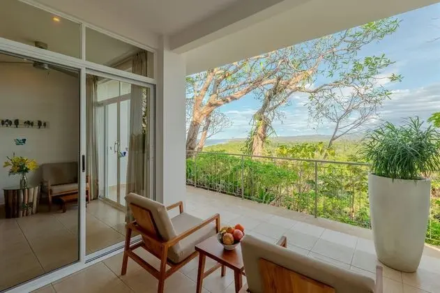 Süit (Jungle, One King Bed)