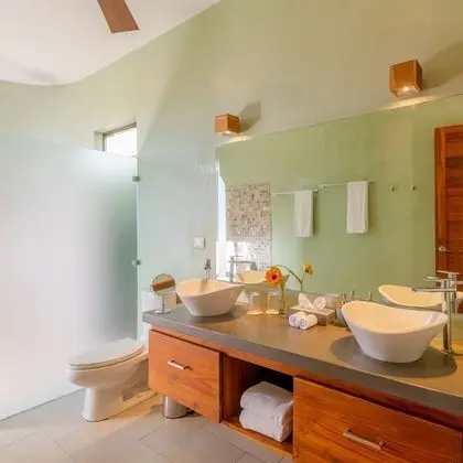 Suite (Flor Blanca, One King Bed)