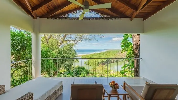 Suite (Flor Blanca, One King Bed)