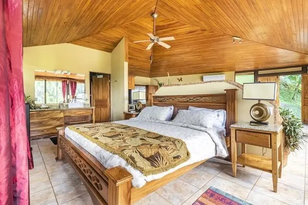 Penthouse Ocean View Suite