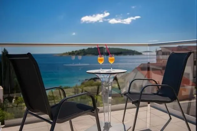 Junior Suite Deluxe Front sea view (2+2)