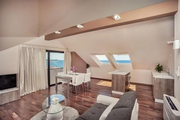 Presidental 2 bedroom Apartment (4+2)