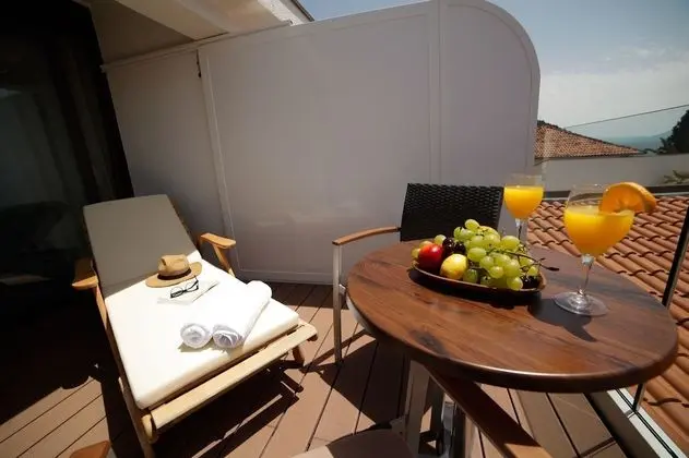 Superior Süit, Balkon, Kısmi Deniz Manzaralı