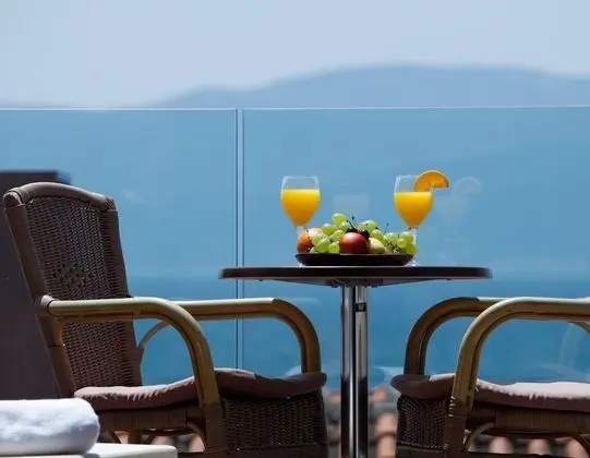 Superior Süit, Balkon, Kısmi Deniz Manzaralı