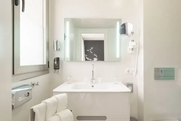 Superior Tek Büyük Yataklı Oda, Teras, Havuz Manzaralı