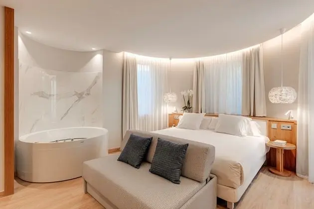 Premium Tek Büyük Yataklı Oda, Jakuzi, Bahçe Manzaralı