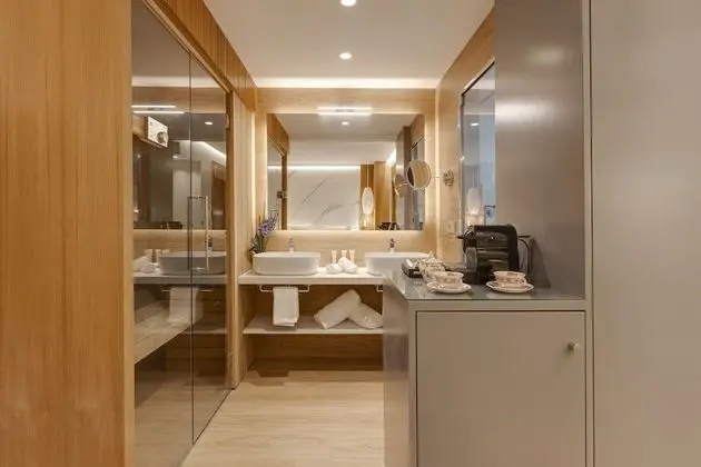 Premium Tek Büyük Yataklı Oda, Jakuzi, Bahçe Manzaralı