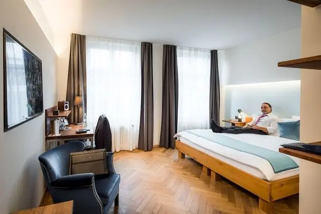 Premium Tek Büyük Yataklı Oda