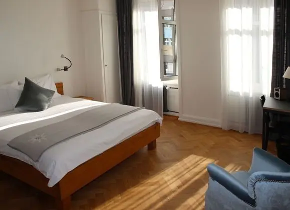Premium Tek Büyük Yataklı Oda