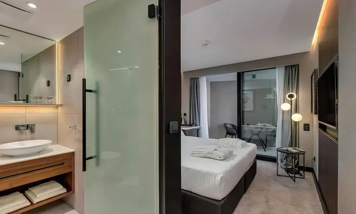 Standard Tek Büyük veya İki Ayrı Yataklı Oda, Balkon