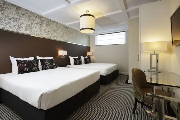 Quadruple Room Souterrain (Limited View)