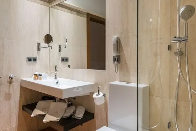 Standard Tek Büyük veya İki Ayrı Yataklı Oda