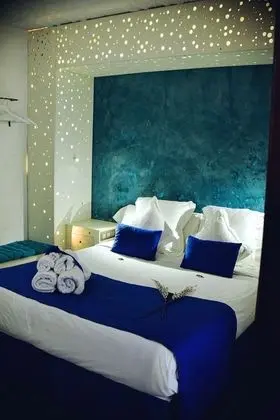 Romantic Oda, Avlu Manzaralı (Lasur)