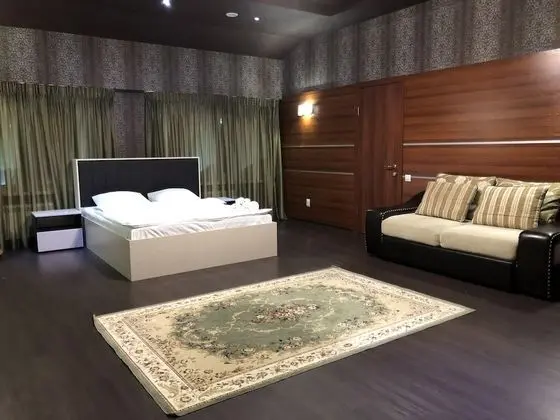 Junior Oda, 1 En Büyük (King) Boy Yatak, Şehir Manzaralı