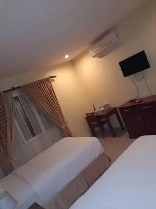 Tek Büyük Yataklı Oda, 2 Çift Kişilik Yatak