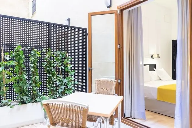 Tek Büyük veya İki Ayrı Yataklı Oda, Veranda, Zemin Kat (Chic Room)