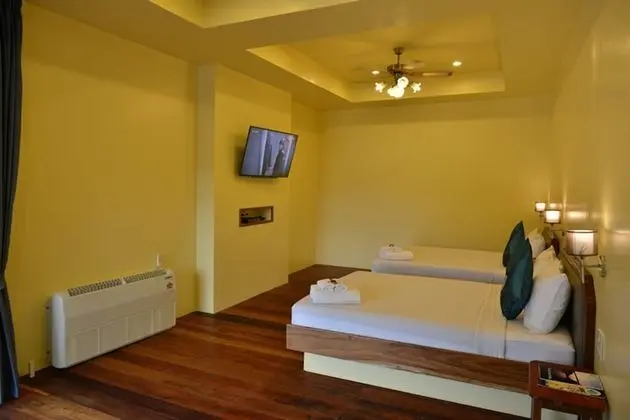 Honeymoon Suite