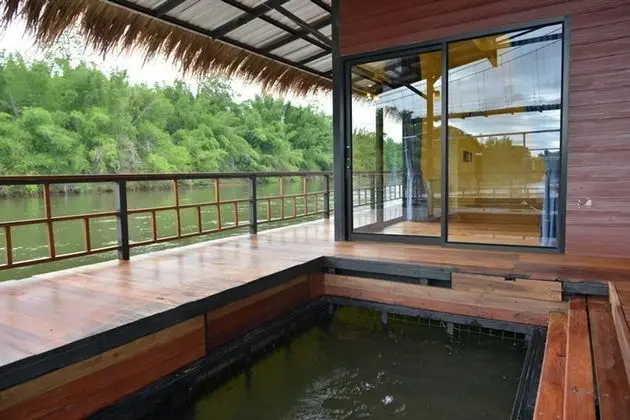 Honeymoon Suite