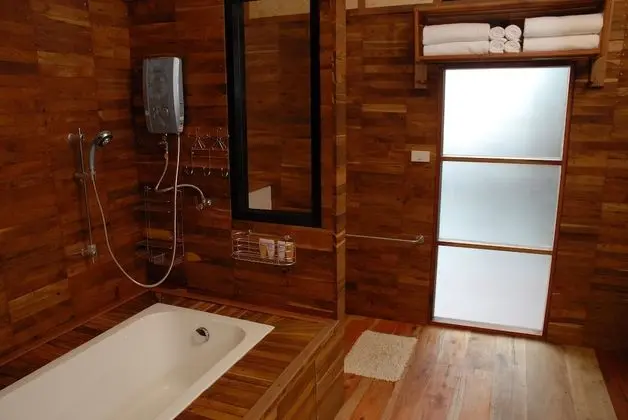 Honeymoon Suite