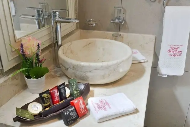 Deluxe King Bed Suite
