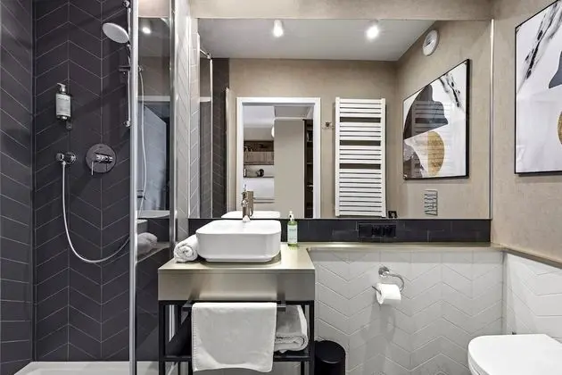 Superior Stüdyo, Özel Banyo