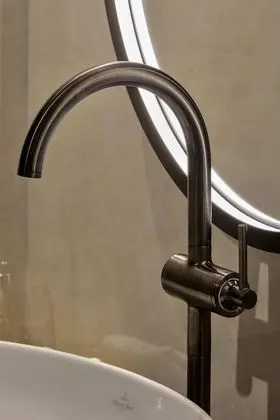 Luxury Tek Büyük Yataklı Oda (Lakeview)