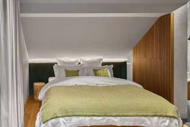 Luxury Tek Büyük Yataklı Oda (Pine)