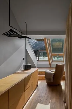 Luxury Tek Büyük Yataklı Oda (Pine)