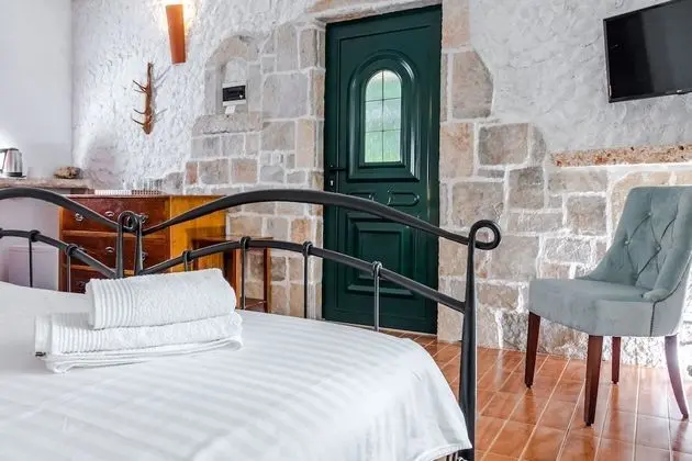 Standard Double Room, Garden View