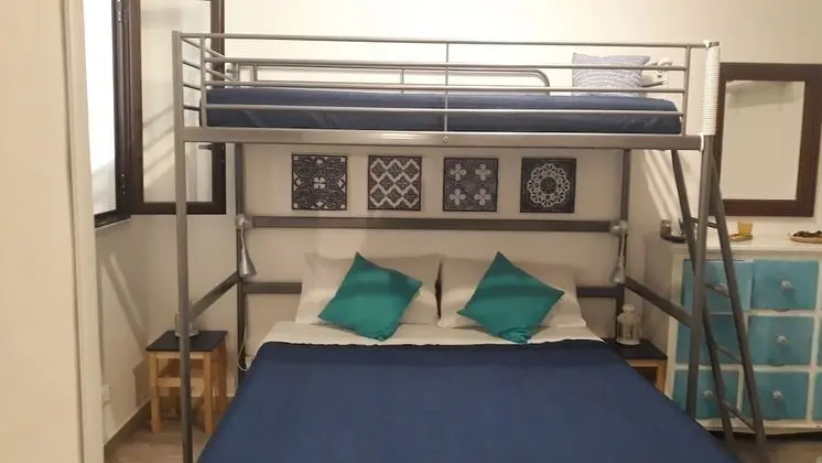 Üç Kişilik Oda