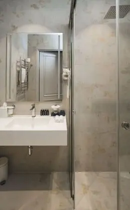 Tek Büyük Yataklı Oda, Balkon