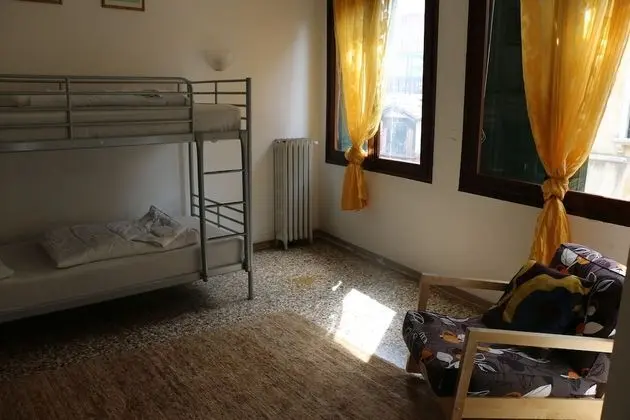 Ortak Ranzalı Oda, Karma Ranzalı Oda