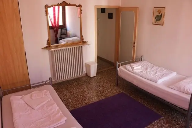 Ortak Ranzalı Oda, Sadece kadınlar için