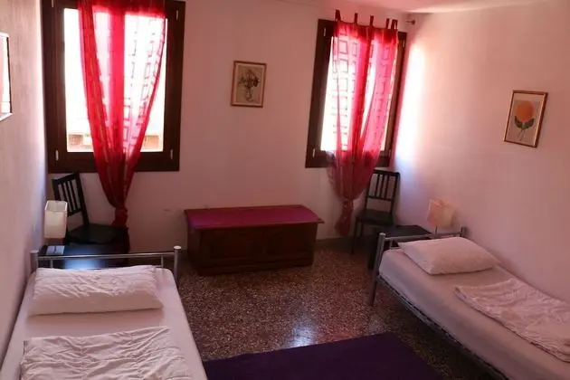 Ortak Ranzalı Oda, Sadece kadınlar için