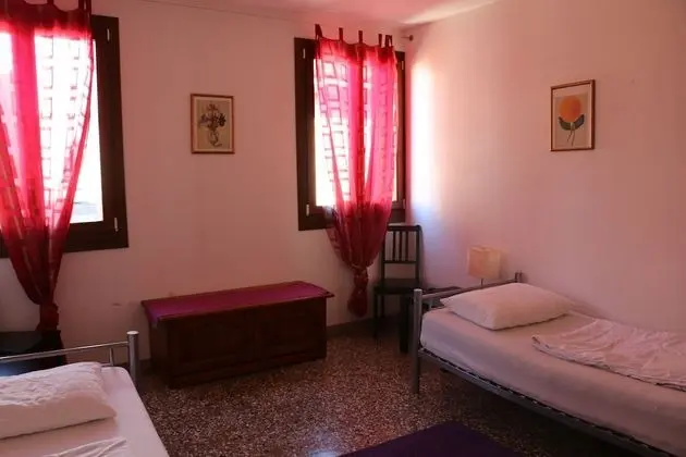 Ortak Ranzalı Oda, Sadece kadınlar için