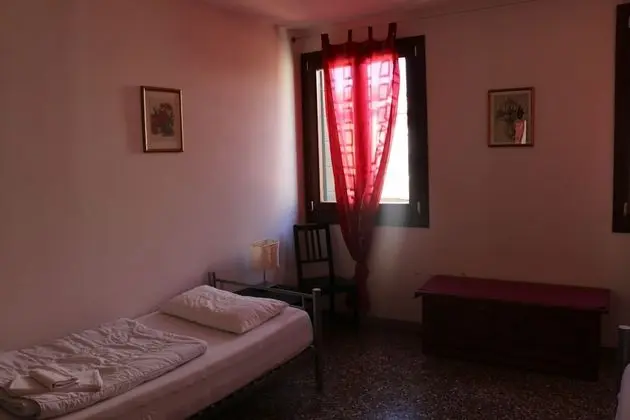 Ortak Ranzalı Oda, Sadece kadınlar için