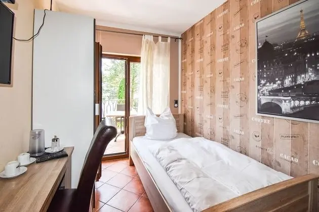 Basic Oda, 2 Tek Kişilik Yatak, Sigara İçilmez, Ortak Banyo
