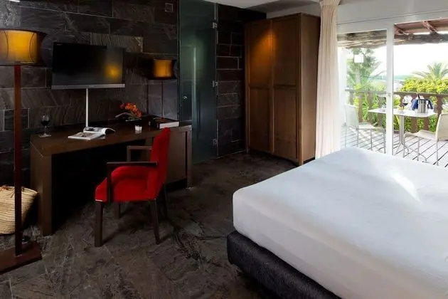 Design Tek Büyük veya İki Ayrı Yataklı Oda, Jakuzi, Bahçe Manzaralı