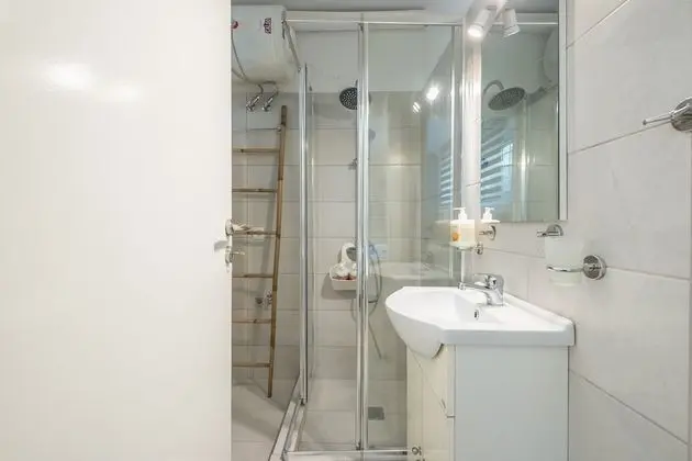 City Tek Büyük Yataklı Oda