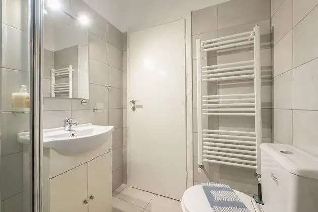 City Tek Büyük Yataklı Oda