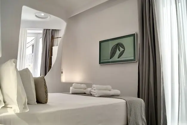 Grand Tek Büyük Yataklı Oda