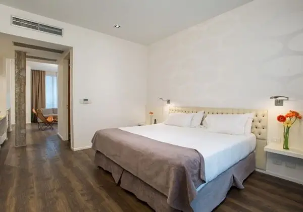 Deluxe Suite 1