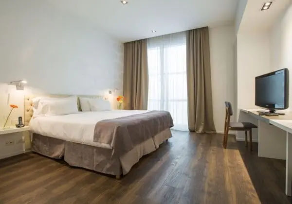 Deluxe Suite 1