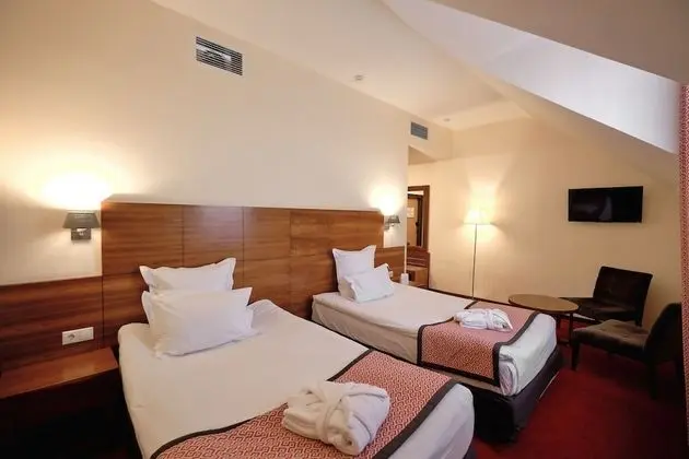 Comfort Tek Büyük veya İki Ayrı Yataklı Oda