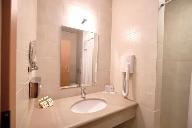 Comfort Tek Büyük veya İki Ayrı Yataklı Oda