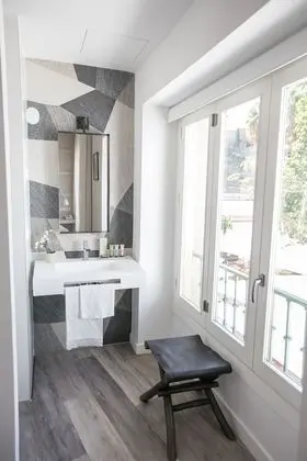Tek Büyük veya İki Ayrı Yataklı Oda, Şehir Manzaralı