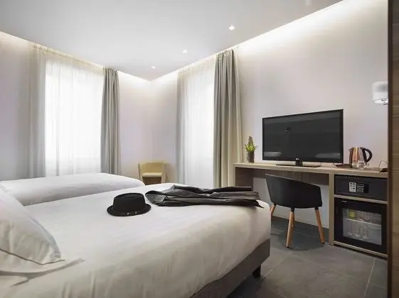 Tek Büyük veya İki Ayrı Yataklı Oda, Balkon